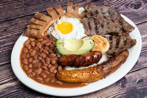  Bandeja Paisa: Mikä on tämän kolumbialaisen herkun salaisuus?,