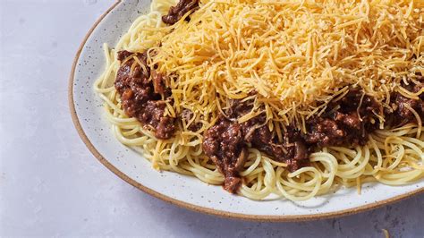  Cincinnati Chili – Mausteinen ja Juustoinen Yksisarvinen Amerikkalaisesta Keittiöstä!